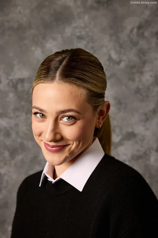 Lili Reinhart photo 2 of 1522