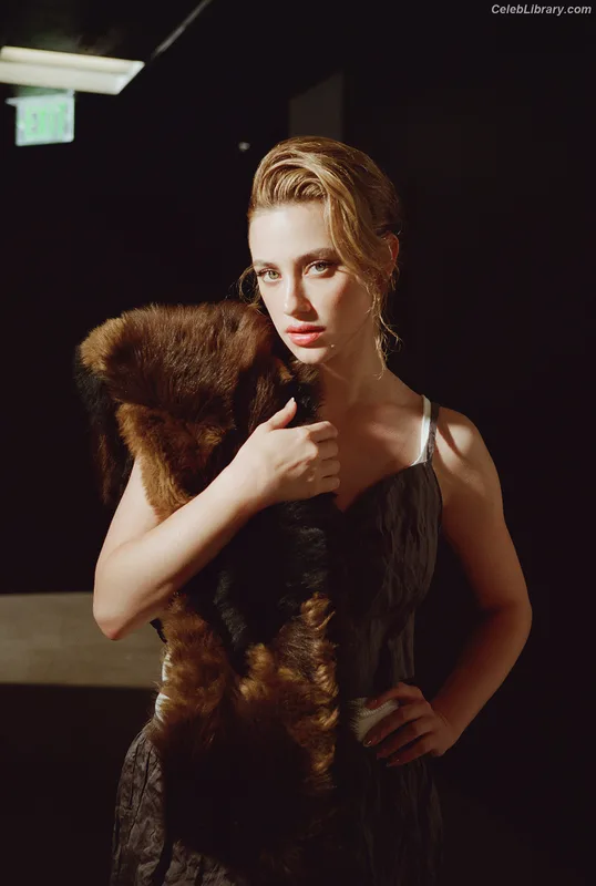 Lili Reinhart photo 14 of 1522