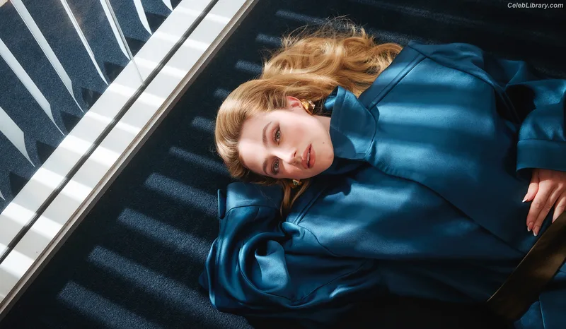 Lili Reinhart photo 15 of 1522