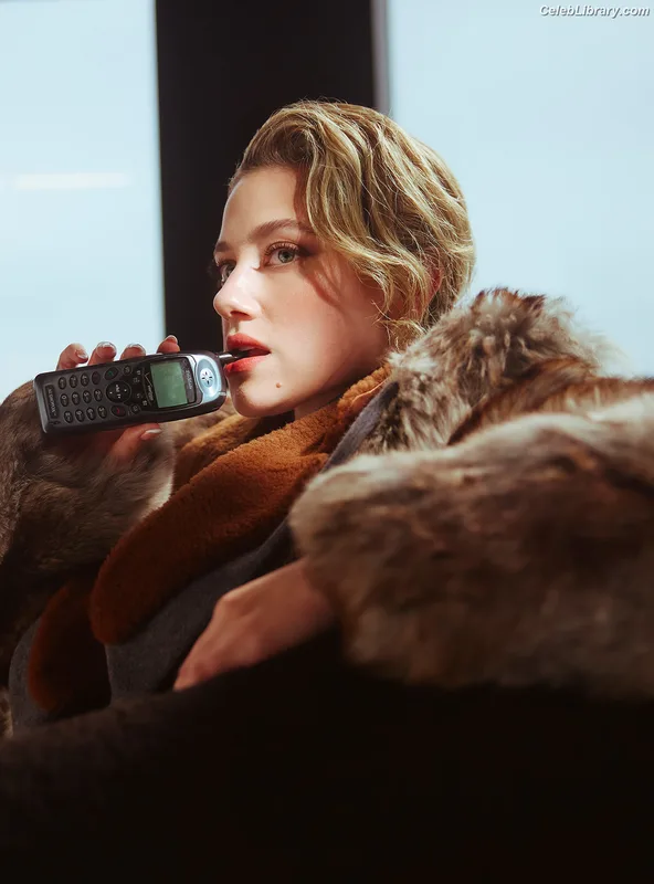 Lili Reinhart photo 17 of 1522