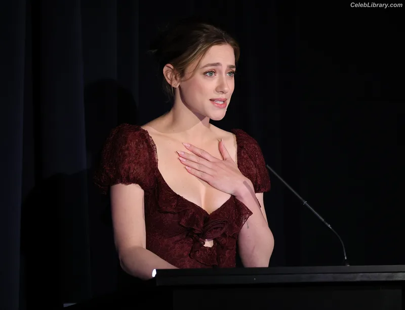 Lili Reinhart photo 9 of 1522