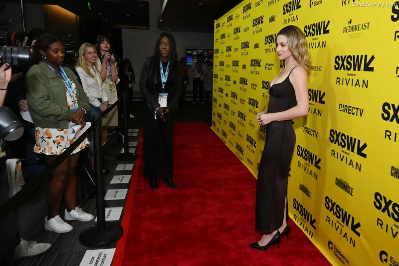 Lili Reinhart photo 11 of 1522