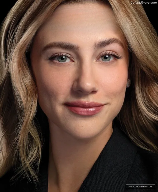 Lili Reinhart photo 2 of 1522