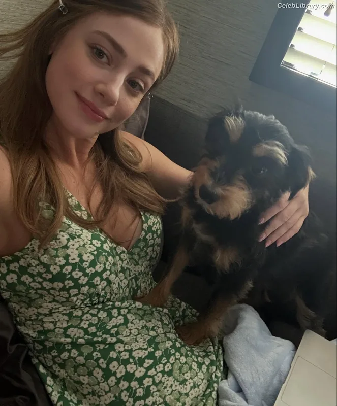 Lili Reinhart photo 5 of 1522