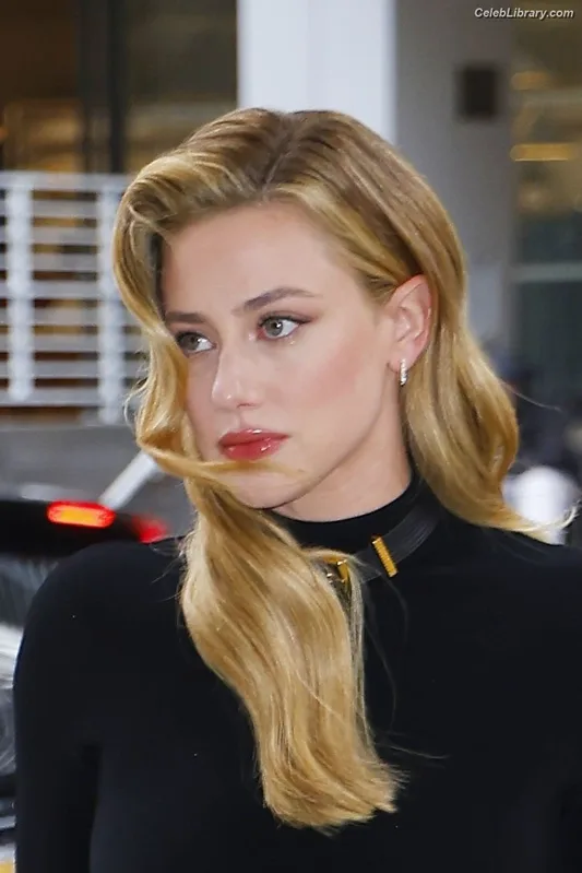 Lili Reinhart photo 7 of 1522