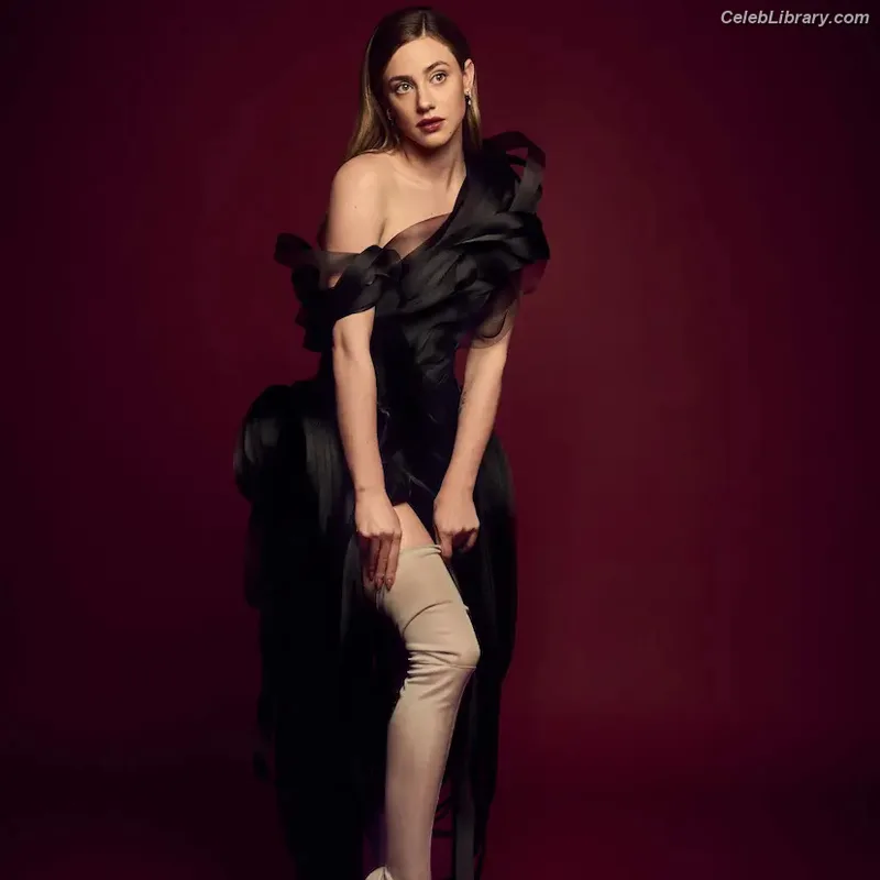 Lili Reinhart photo 9 of 1522