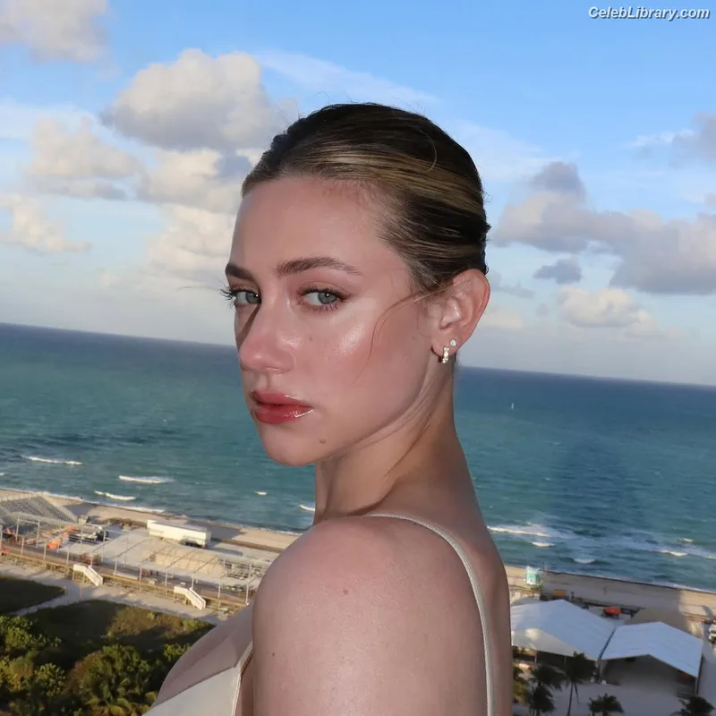 Lili Reinhart photo 20 of 1522