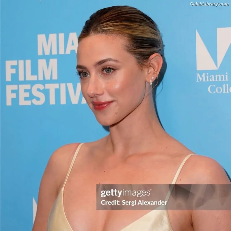 Lili Reinhart photo 23 of 1522