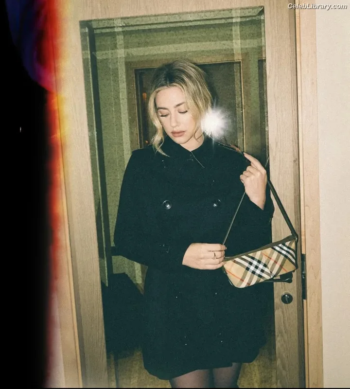 Lili Reinhart photo 2 of 1522