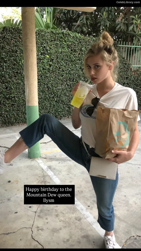 Lili Reinhart photo 5 of 1522