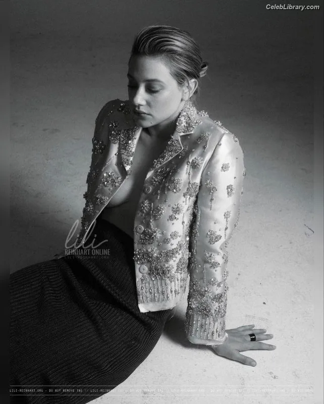 Lili Reinhart photo 9 of 1522