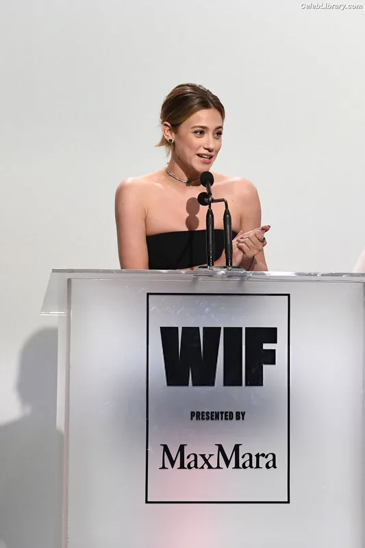 Lili Reinhart photo 14 of 1522