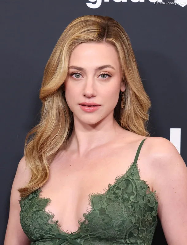 Lili Reinhart photo 22 of 1522
