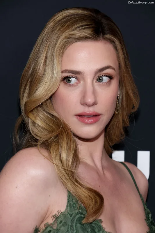 Lili Reinhart photo 17 of 1522