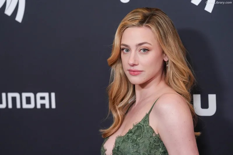 Lili Reinhart photo 4 of 1522