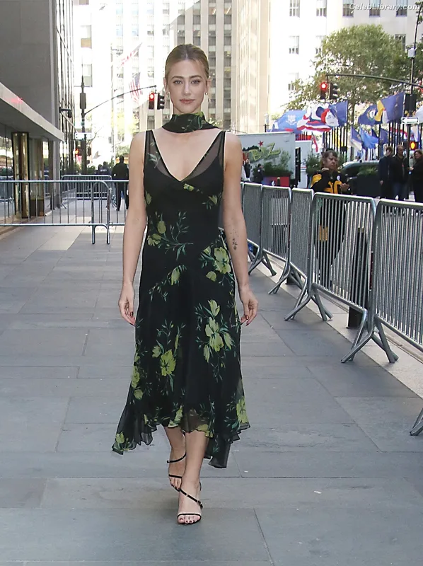 Lili Reinhart photo 15 of 1522
