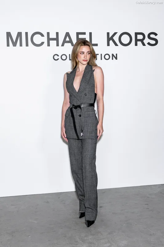 Lili Reinhart photo 20 of 1522