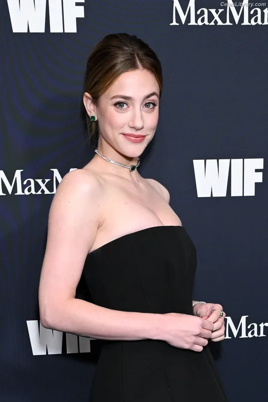 Lili Reinhart photo 23 of 1522