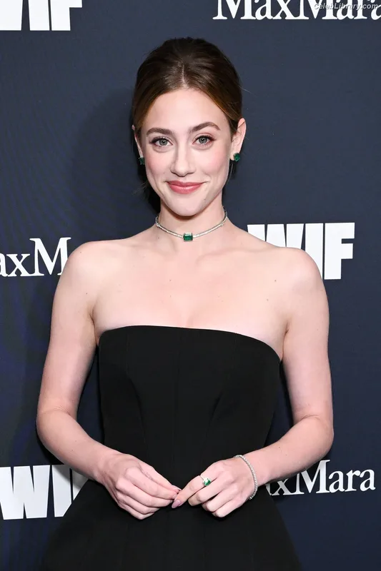 Lili Reinhart photo 2 of 1522