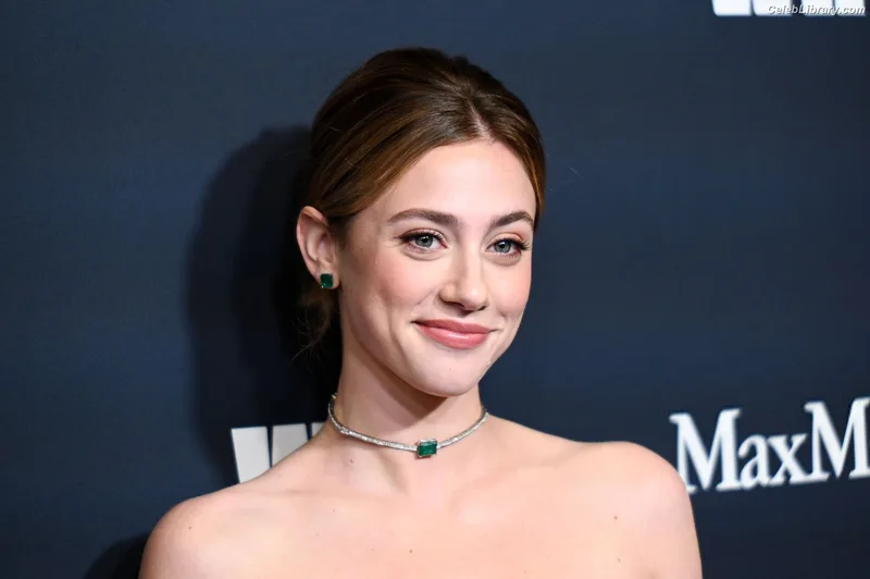 Lili Reinhart photo 3 of 1522