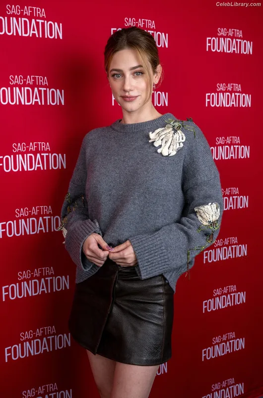 Lili Reinhart photo 1 of 1522