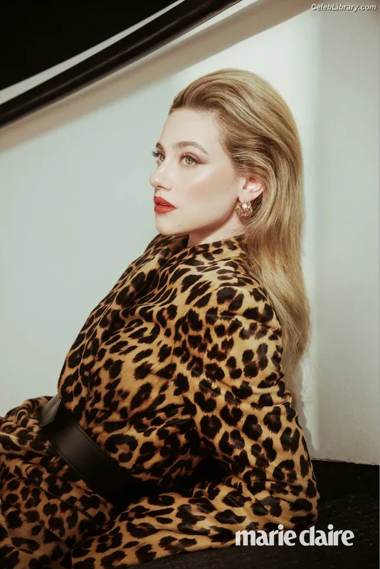 Lili Reinhart photo 3 of 1522
