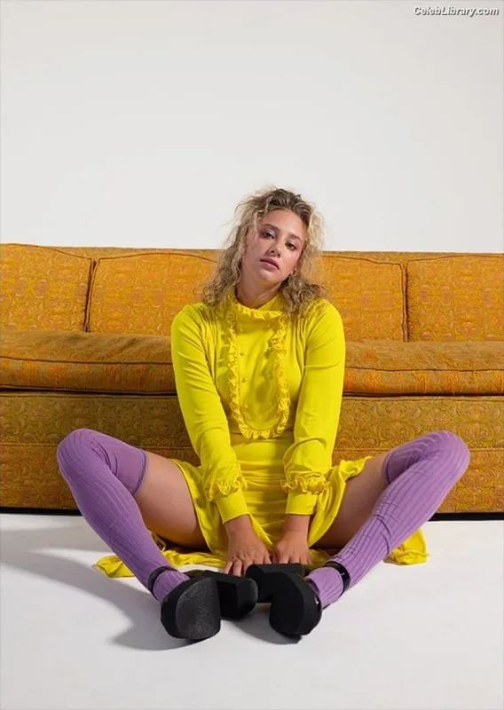 Lili Reinhart photo 5 of 1522