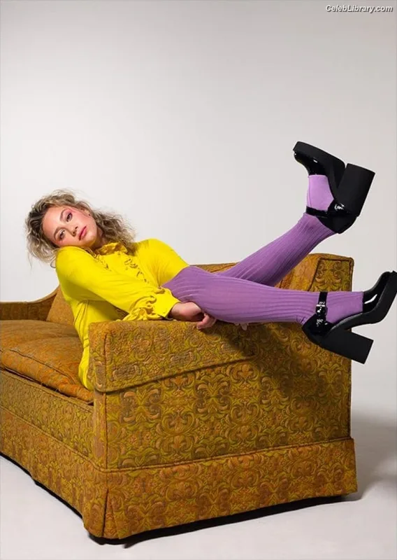 Lili Reinhart photo 6 of 1522
