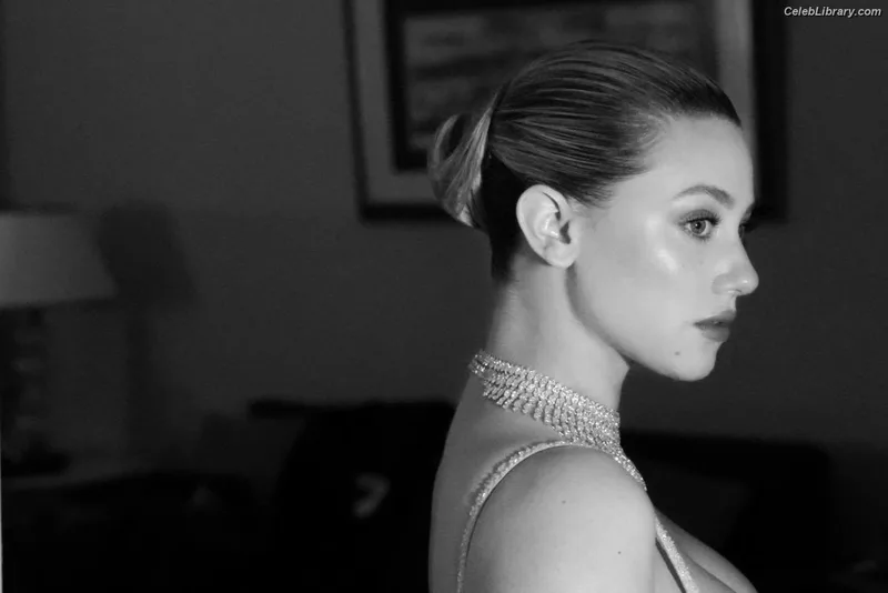 Lili Reinhart photo 10 of 1522