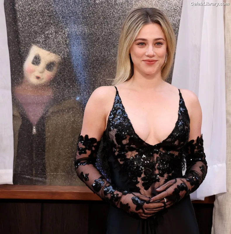 Lili Reinhart photo 1 of 1522
