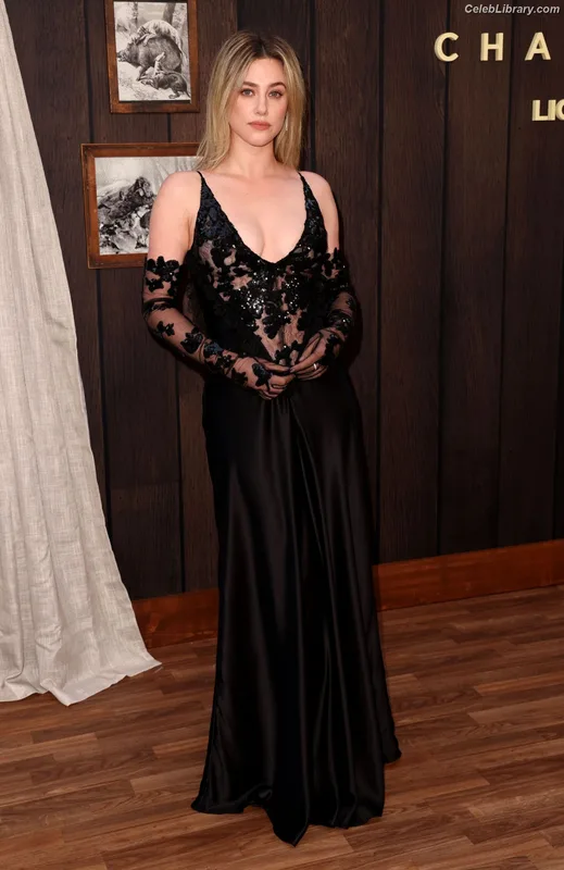 Lili Reinhart photo 4 of 1522