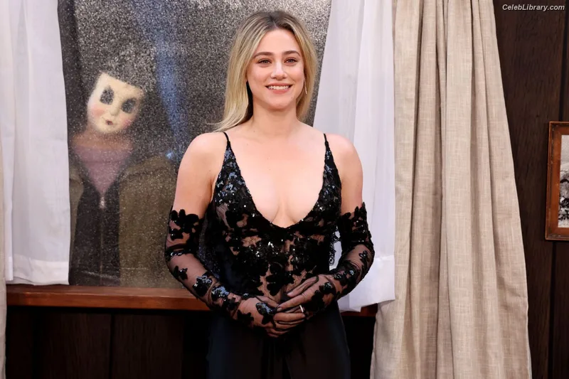 Lili Reinhart photo 5 of 1522