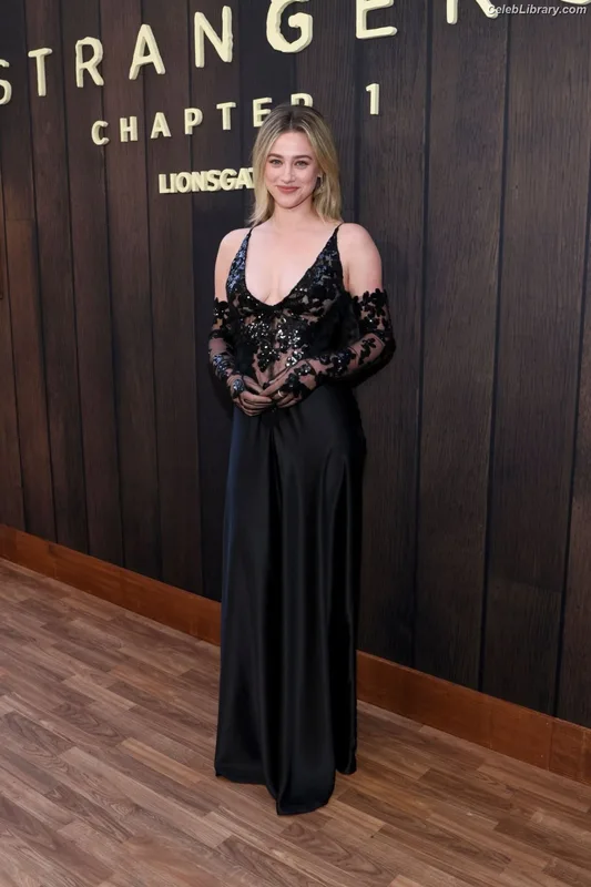 Lili Reinhart photo 7 of 1522