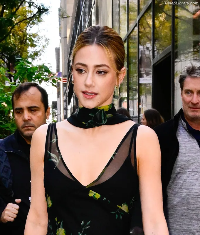 Lili Reinhart photo 11 of 1522