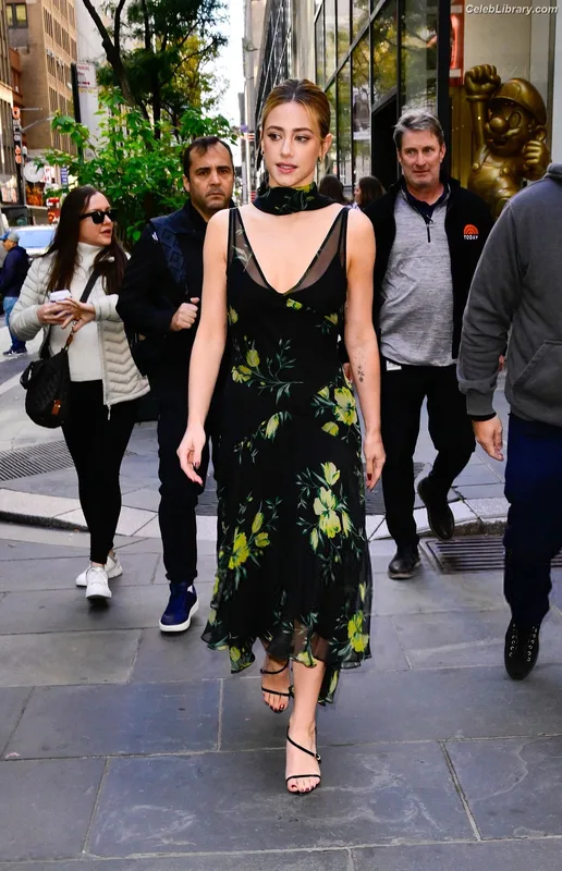 Lili Reinhart photo 14 of 1522