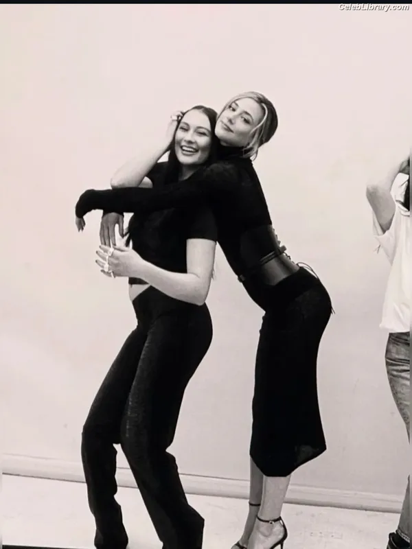 Lili Reinhart photo 15 of 1522