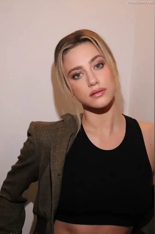 Lili Reinhart photo 2 of 1522