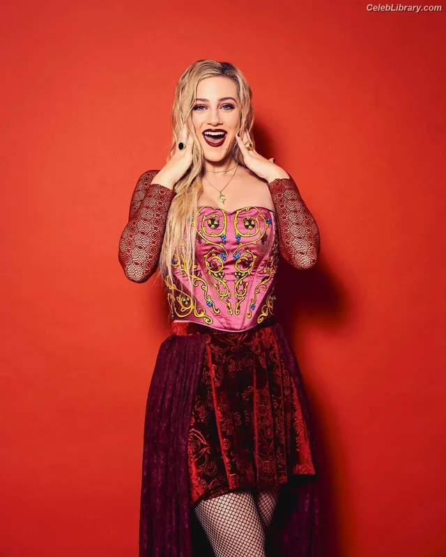 Lili Reinhart photo 17 of 1522