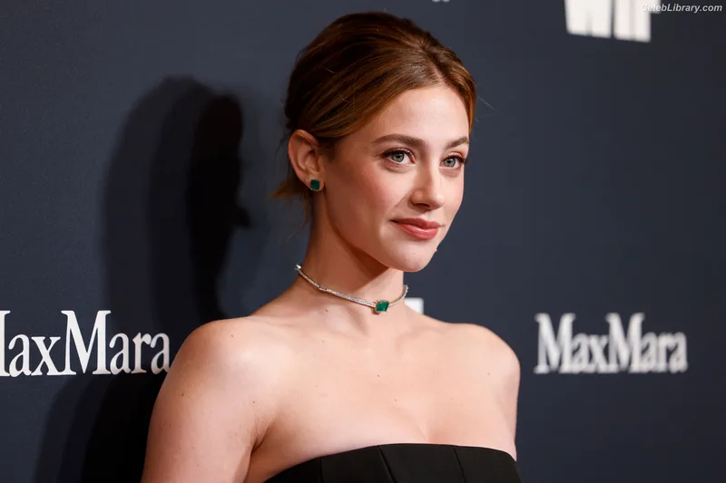 Lili Reinhart photo 3 of 1522
