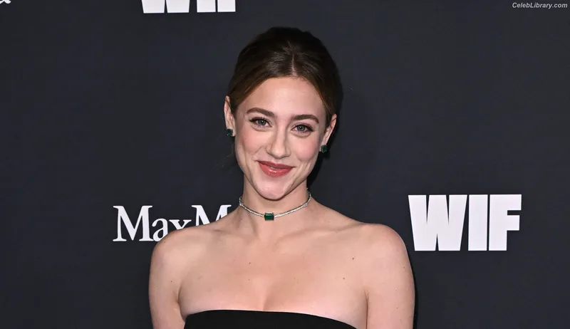 Lili Reinhart photo 22 of 1522