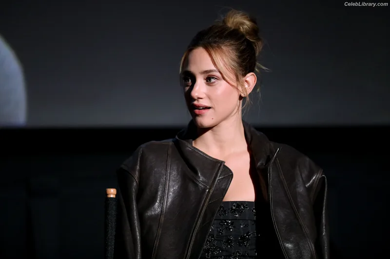 Lili Reinhart photo 10 of 1522