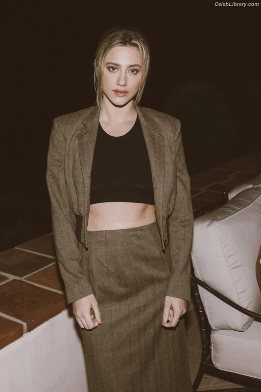 Lili Reinhart photo 13 of 1522