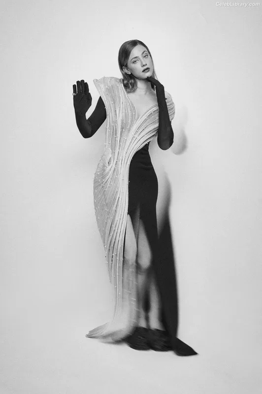 Lili Reinhart photo 19 of 1522