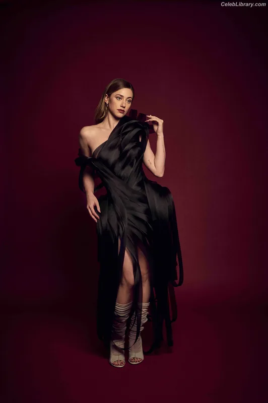 Lili Reinhart photo 24 of 1522