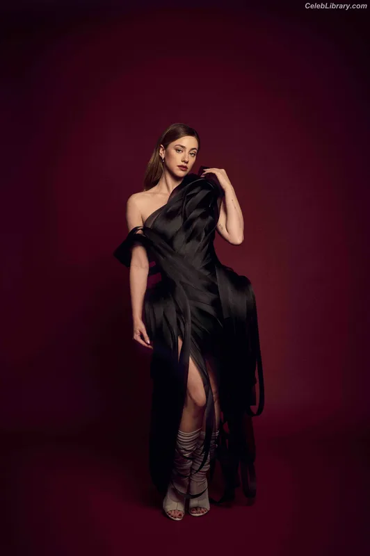 Lili Reinhart photo 3 of 1522