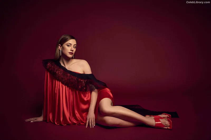 Lili Reinhart photo 6 of 1522