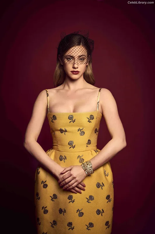 Lili Reinhart photo 8 of 1522