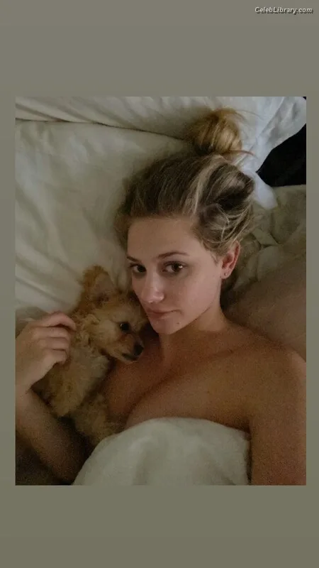 Lili Reinhart photo 23 of 1522