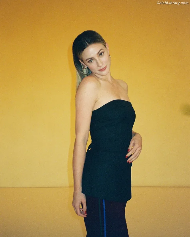 Lili Reinhart photo 10 of 1522