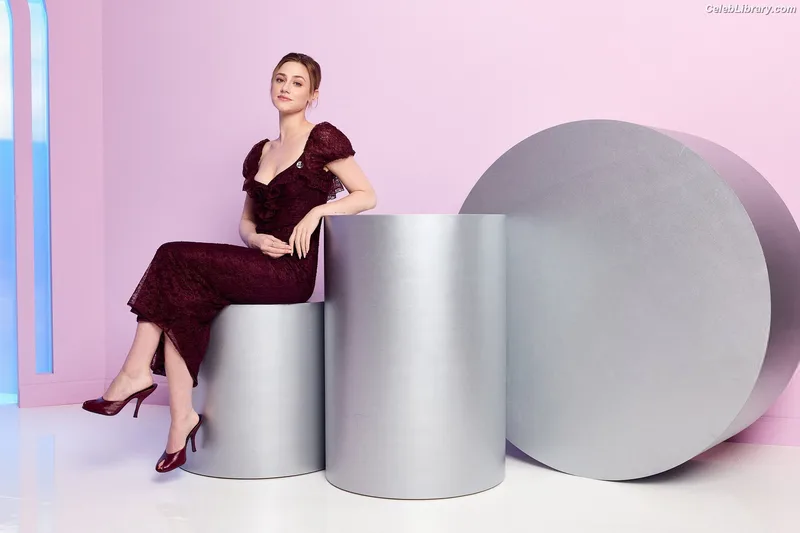 Lili Reinhart photo 20 of 1522
